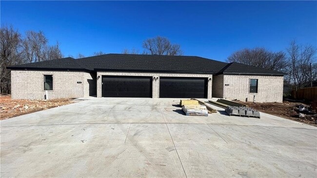 Primary Photo - 205 Tricha Cir SW