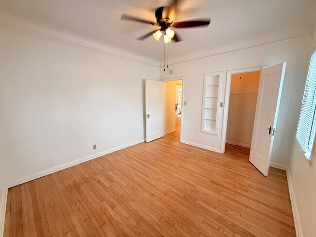 Building Photo - Cute 1 Bedroom 1 Bathroom Long Beach Apartment For Rent!