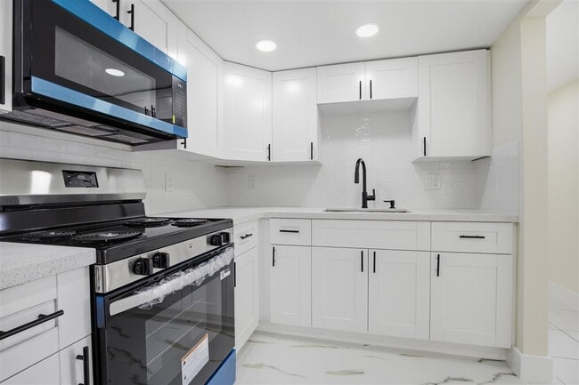 Building Photo - 3704 Broadway