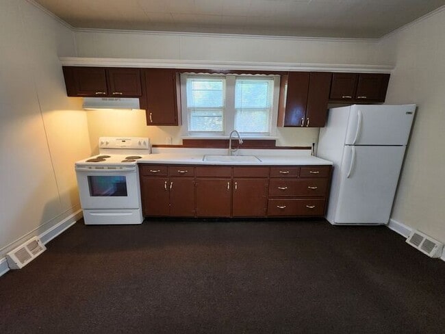 Building Photo - Cute 3 Bedroom Close to Shopping