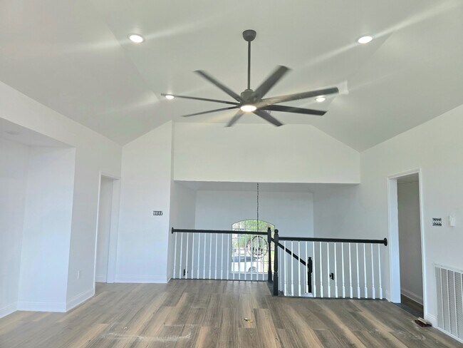 Building Photo - 20315 Lakeland Falls Dr