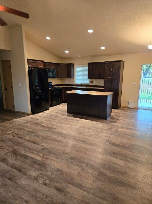 Building Photo - Zero Step Rancher in Deer Park