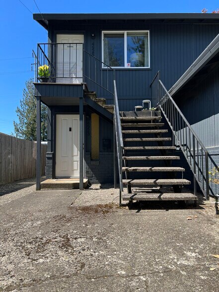 Building Photo - 4925 SE 71st Ave