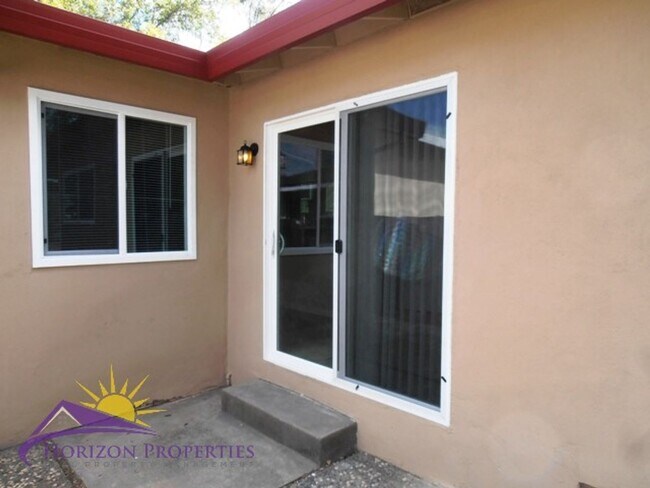 Building Photo - 7009-7011 Zeeland Dr