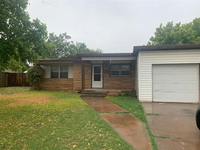 Primary Photo - 734 N Willis St
