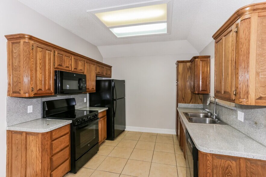 Building Photo - 724 Nicole Dr