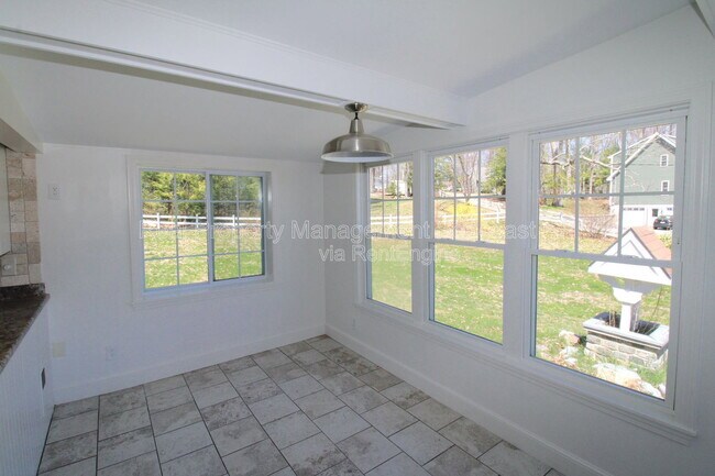 Building Photo - 94 Lakeshore Dr