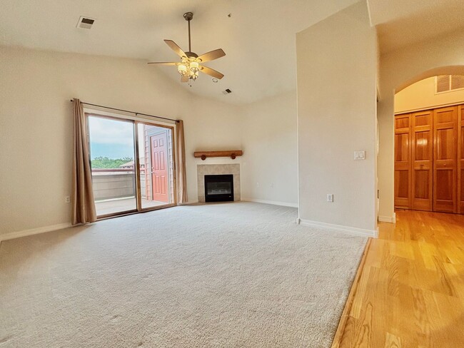 Building Photo - Beautiful 2 Bed 1 Bath Haven in Central Fort Collins!