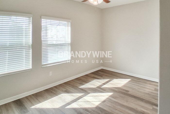 Building Photo - 5719 Mercado Dr