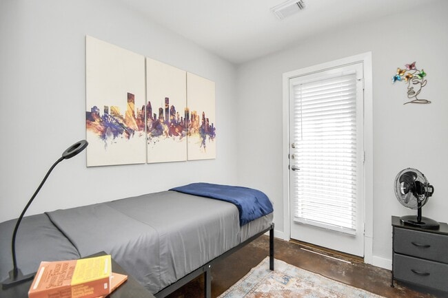 Building Photo - 1806 Drew St