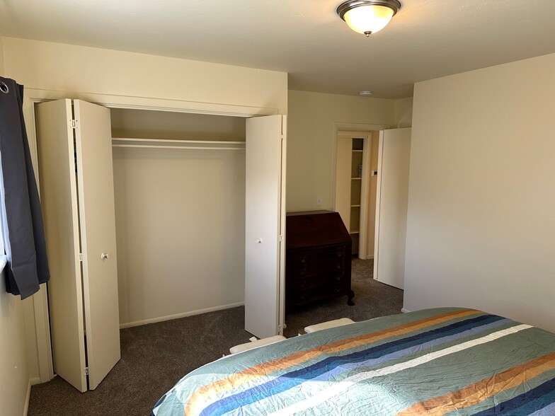 Building Photo - 1332 E 4200 S