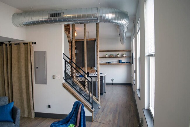 Building Photo - 1407 Pleasant St