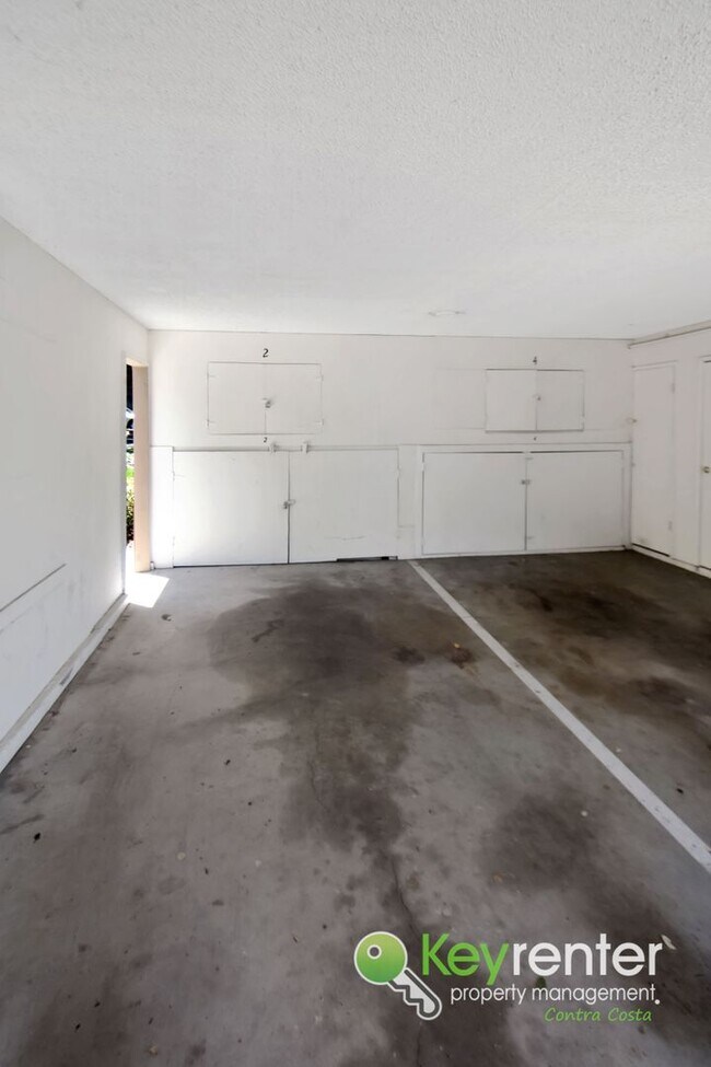 Building Photo - Beautifully Updated 2 Bedroom Condo in Desirable West Pleasanton Foothills