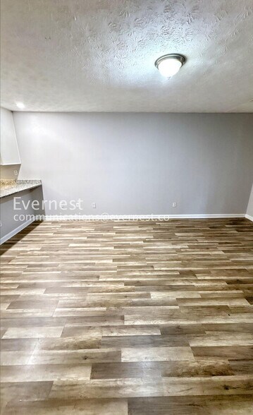 Building Photo - 1942 Cornell Way