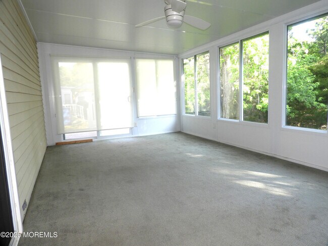 Building Photo - 116 Santiago Dr