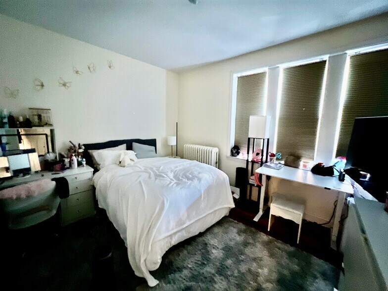 Building Photo - 62 Egmont St