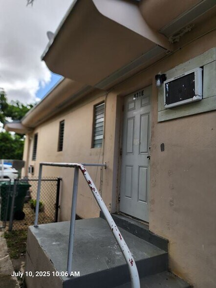 Primary Photo - 831 SW 31st Ct