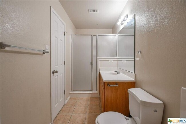 Building Photo - 1102 Leah Dr