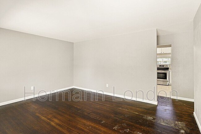 Building Photo - 2365 N Pointe Ln