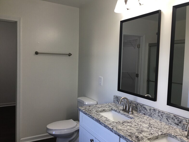 Building Photo - 917 Peachtree Meadows Cir