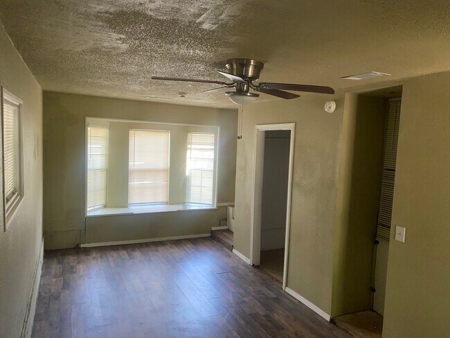 Building Photo - 316 E Jarman Dr