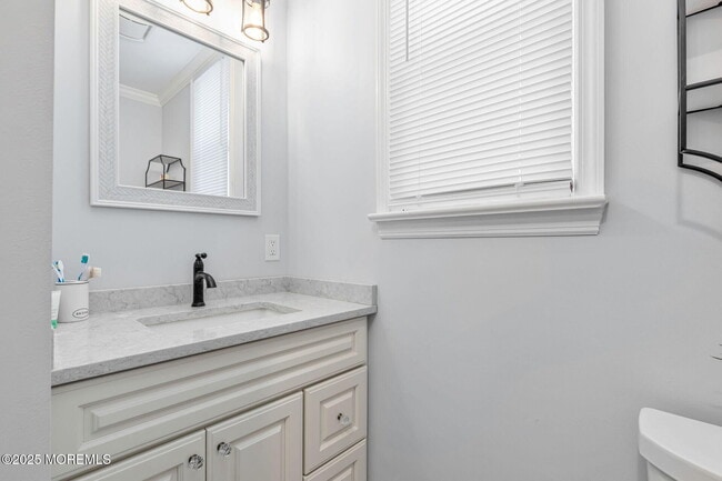 Building Photo - 353 Main St