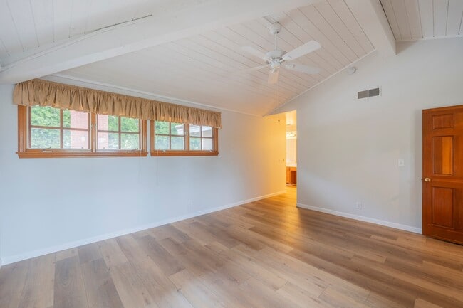 Building Photo - 26 Sausalito Cir E