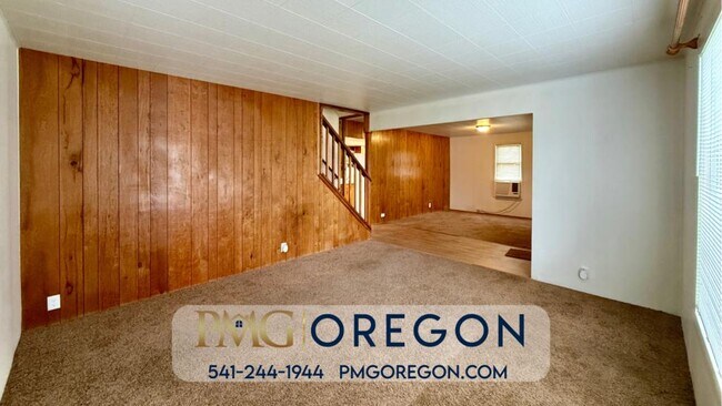 Building Photo - 711 SW I St