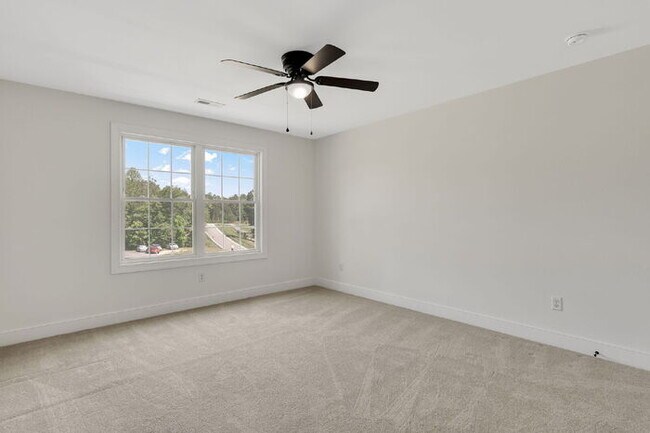 Building Photo - Beautiful Rental in The Highlands – Spacio...