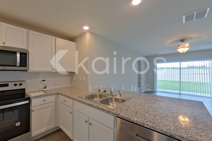 Building Photo - 8657 SW 43rd Ter