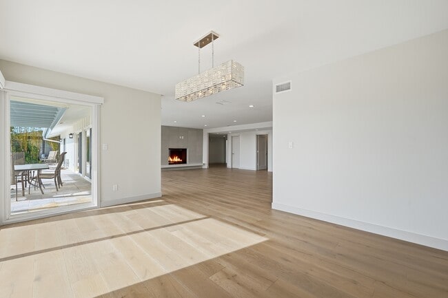 Building Photo - 5527 Burning Tree Dr