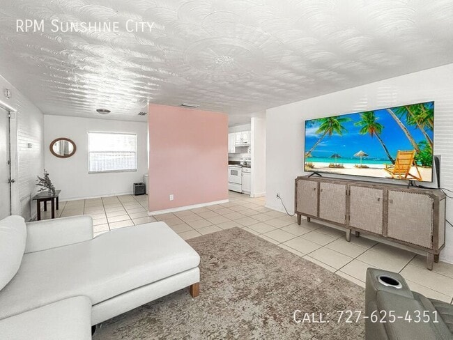 Building Photo - 2201 26th St S