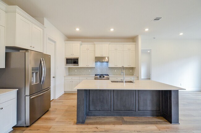 Building Photo - 4827 Avon Ridge Way