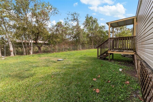 Building Photo - 15930 Pine St