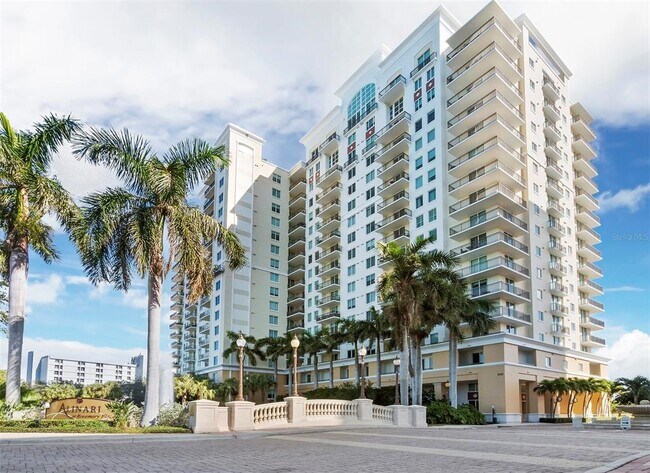 Building Photo - 800 N Tamiami Trl