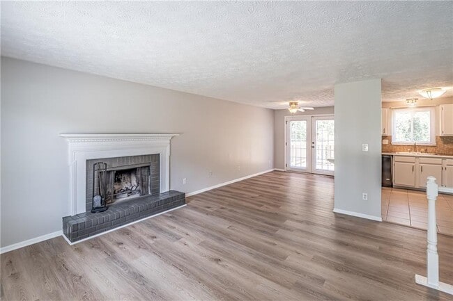 Building Photo - 2407 Redfield Dr