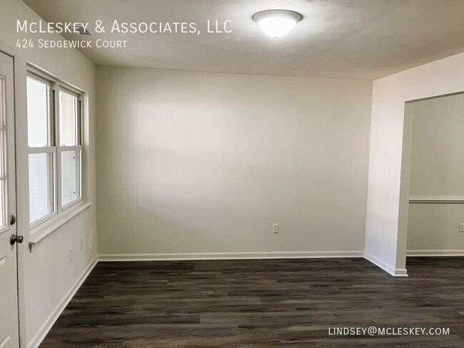 Building Photo - 424 Sedgewick Ct