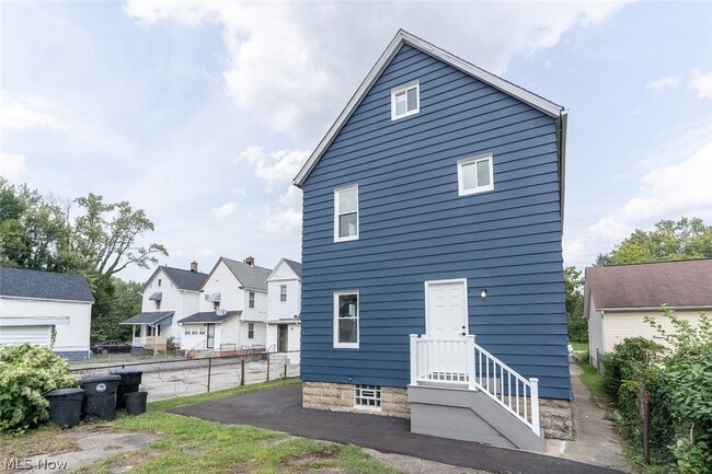 Building Photo - 1464 E 123rd St