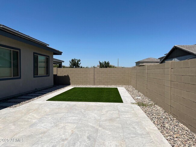 Building Photo - 22638 E Saddle Way