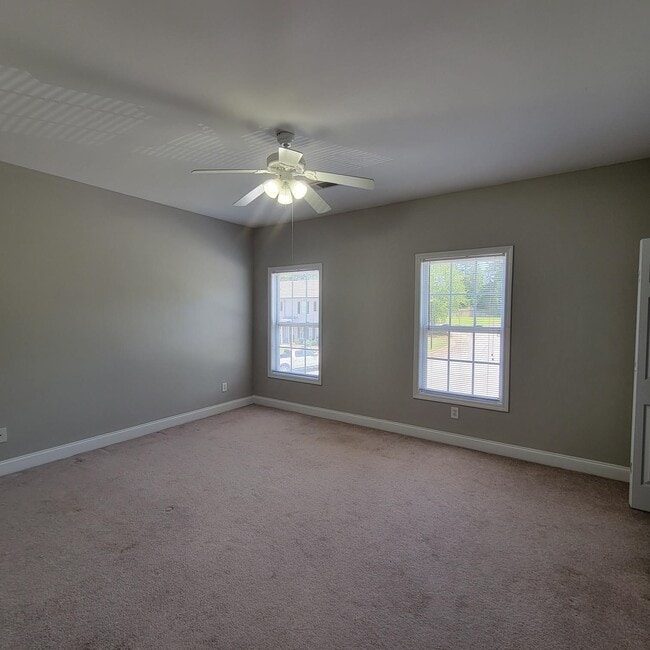 Building Photo - 72 Lakeview Estates Dr