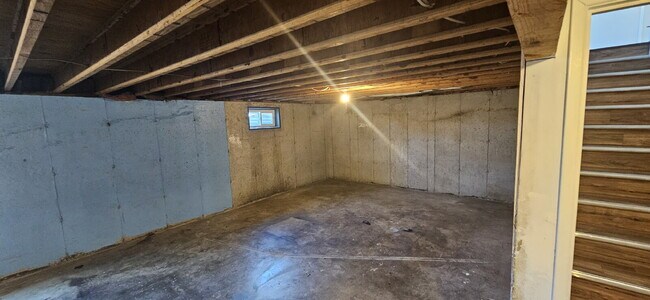 Building Photo - "Charming 3-Bed Duplex with Cozy Fireplace...