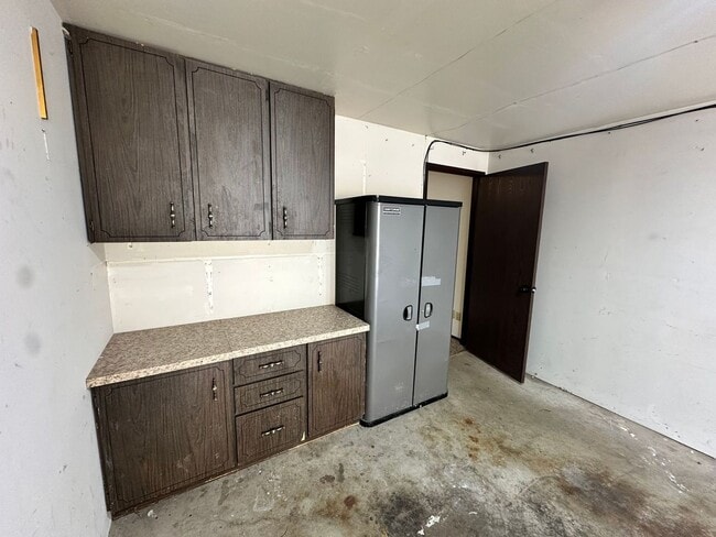 Building Photo - Beautiful well Maintained Duplex for rent