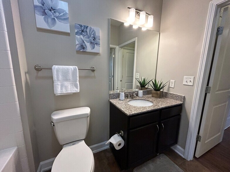 Building Photo - 11134 Medlock Bridge Rd