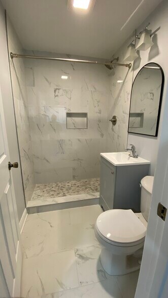 Bathroom - 1621 W Cullerton St