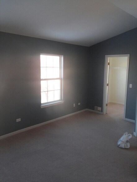 Building Photo - 2513 Stonybrook Dr