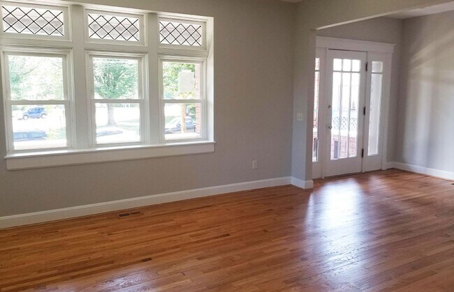 Building Photo - 3261 Bishop St