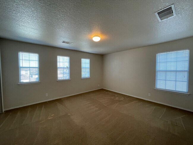 Building Photo - BEAUTIFUL 4 BR W/ MASTER DOWN*HARDWOOD FLOORING IN DINING/ENTRY, LIVING ROOM, MASTER BR AND MASTE...