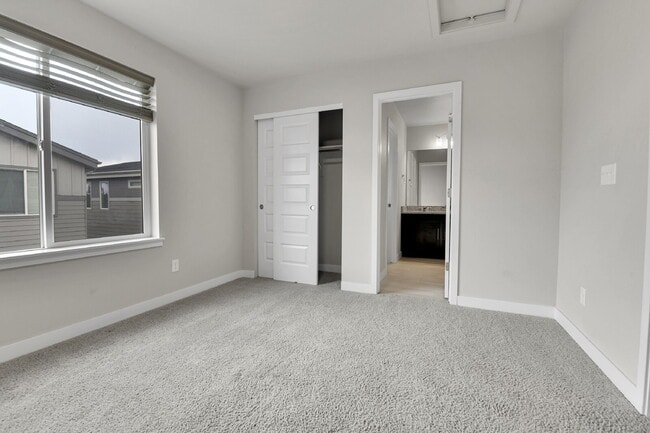Building Photo - $2,620.95 - 3 Bed, 2.5 Bath Home in Aurora with AC and In Unit Laundry!