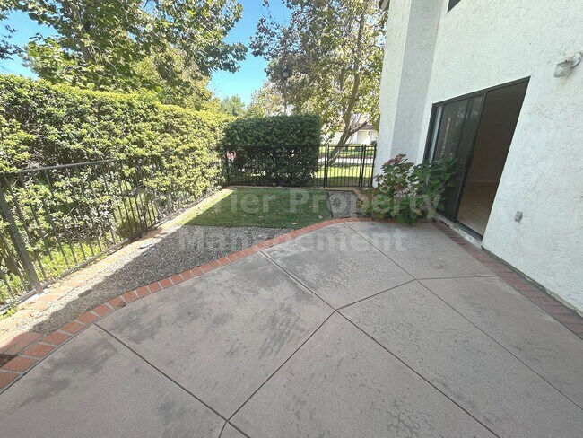 Building Photo - ***Charming 3 bed / 2.5 bath / 1,501 sqft ...