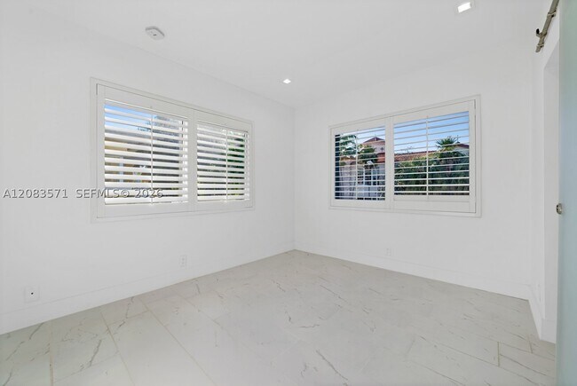 Building Photo - 3909 Garden 4